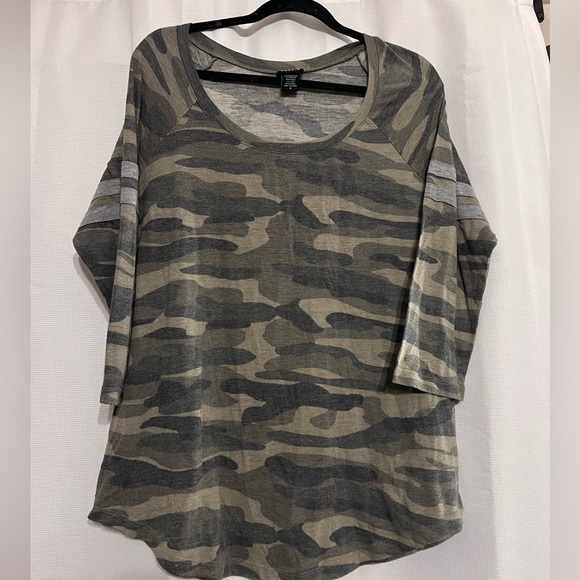 Torrid camo quarter length top - Picture 1 of 1
